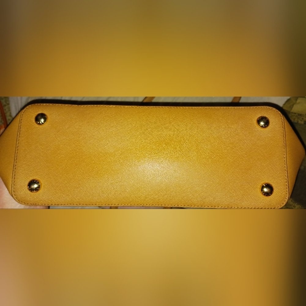 Michael Kors Tan Tote Bag - Picture 2 of 3